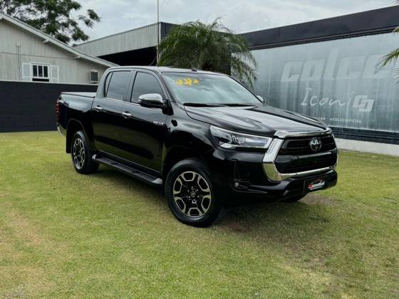 TOYOTA HILUX 2.8 D-4D TURBO DIESEL CD SRX LIMITED 4X4 AUTOMÁTICO TOYOTA HILUX 2.8 D-4D TURBO DIESEL CD SRX LIMITED 4X4 AUTOMÁTICO
